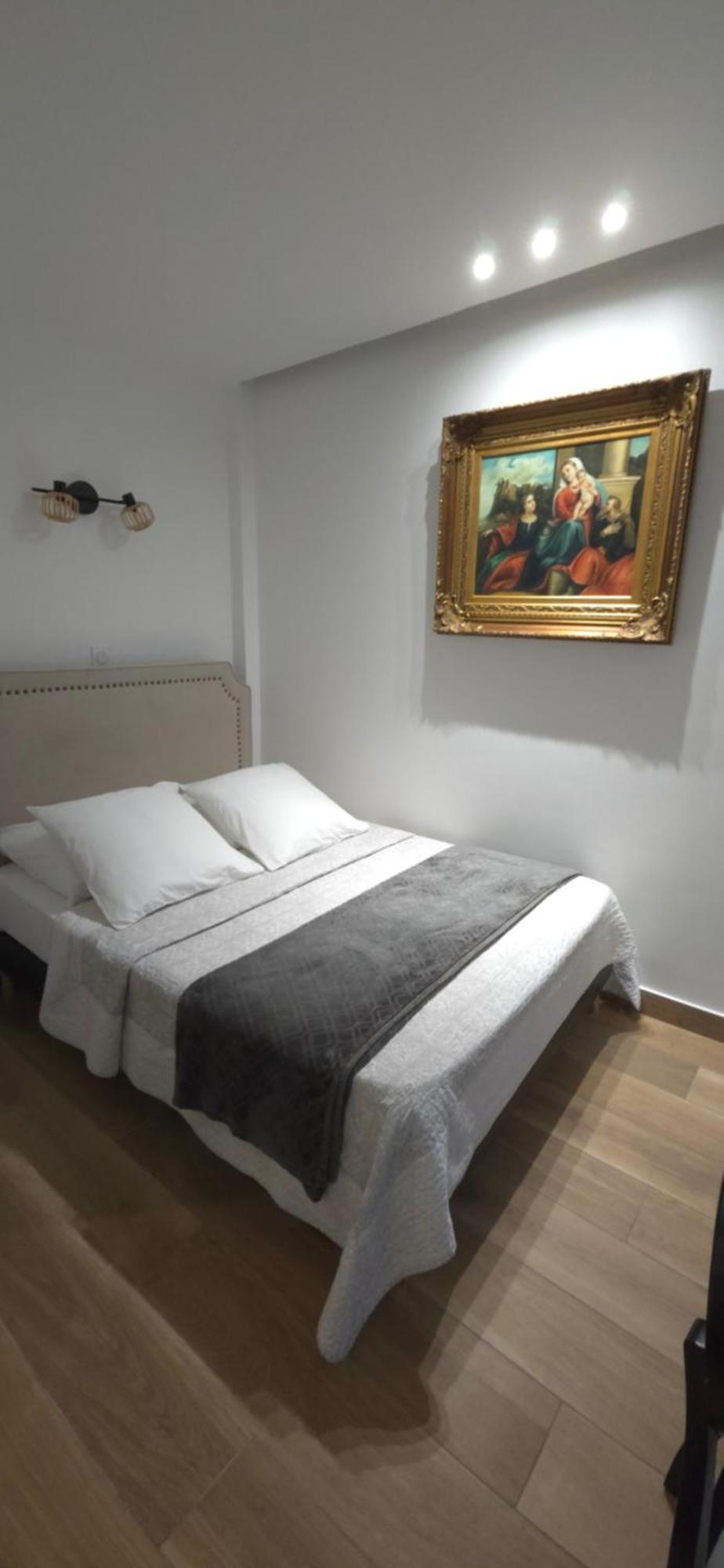 Camelia Prestige - Place De La Nation Hotel 2*